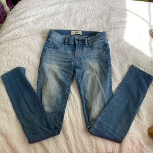 Abercrombie Kids light wash mid rise skinny jeans